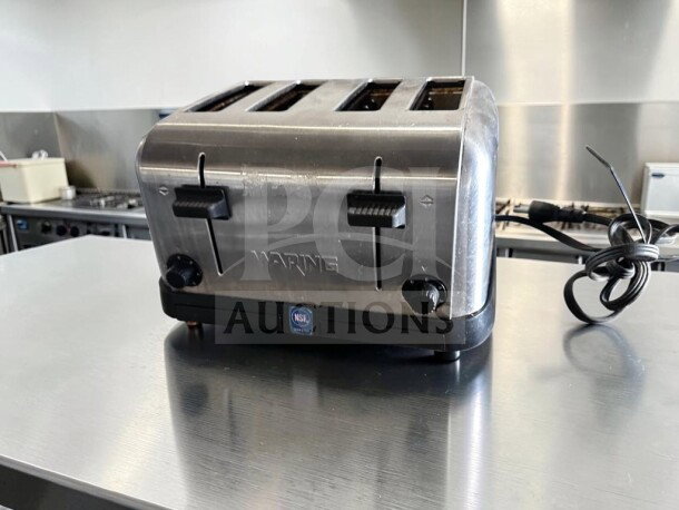 Waring WCT708 commercial four-slice toaster in outstanding condition, stainless steel finish, NSF & UL listed, 120V.