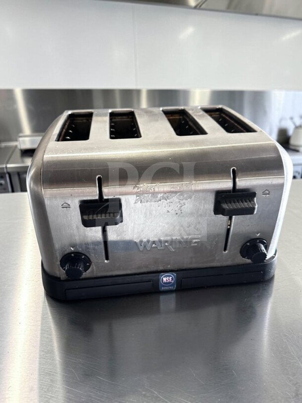 Waring WCT708 commercial four-slice toaster in outstanding condition, NSF & UL listed, stainless steel design, 120V.