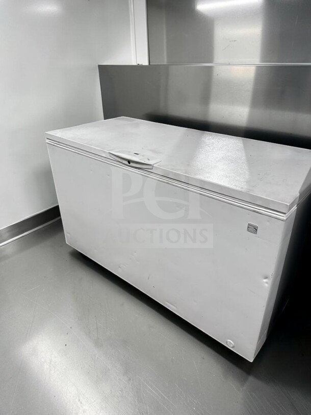 Kenmore Elite 253.16082108 chest freezer, 19–21 cu. ft., heavy-duty, Energy Star, white, fully operational, excellent condition.