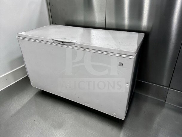 Kenmore Elite 253.16082108 heavy-duty chest freezer, 19-21 cu. ft., Energy Star, first-class condition, fully operational.