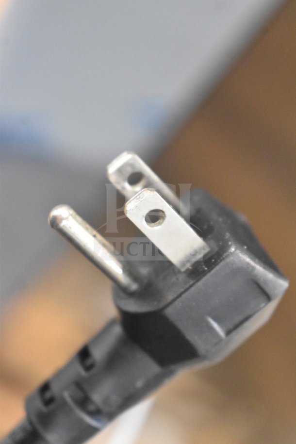 Close-up of a power plug for the Alto Shaam 750-S holding cabinet, 120 volts, 1 phase, brand new condition.