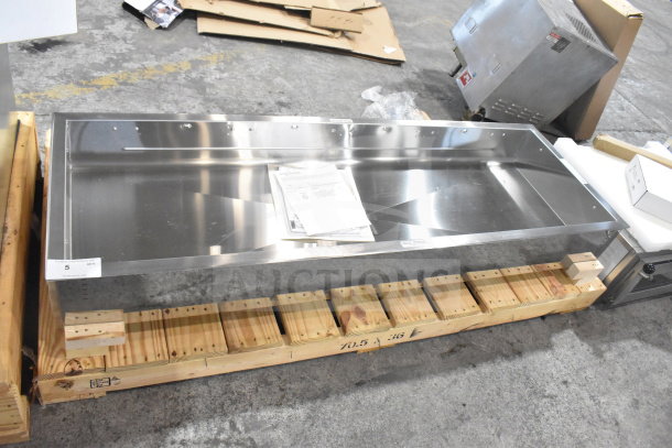 Brand new 2022 Alto Shaam 500-HW/D6 hot food well, 5-pan capacity, 120V, 1 Phase, minor scratches, on pallet.