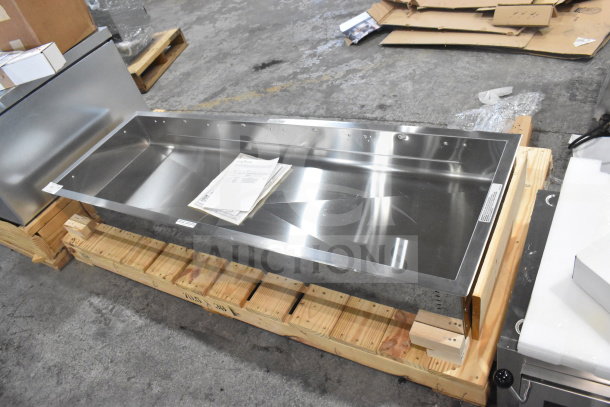 Brand new Alto Shaam 500-HW/D6 drop-in hot food well, 2022 model, 5 pan capacity, 120V, minor scratches, on pallet.