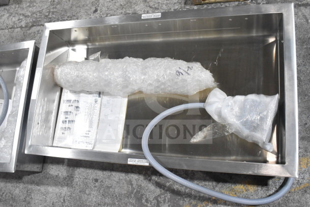 Brand new Alto Shaam 300-HW/D6 three-pan hot food well, 208-240V, with wrapped components. Scratch and dent condition.