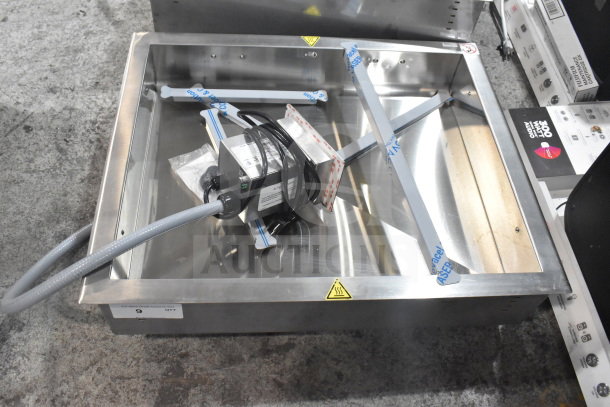 BRAND NEW 2023 Alto Shaam 200-HW/D4 Drop In Hot Food Well, scratches and dents. Two pan capacity, 208-240V, 1 phase.