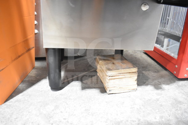 Zummo Z06C-N Countertop Nature Orange Juicer, commercial-grade, 100-120 volts, 1 phase, shown elevated with blocks.