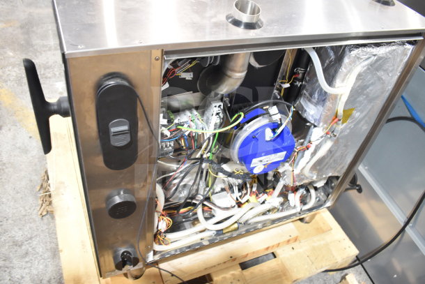 Brand new 2023 Blodgett Invoq Hybrid 6-1/1 GN commercial combi convection oven. Electric, 208-240V, 3 phase. Shows interior components.