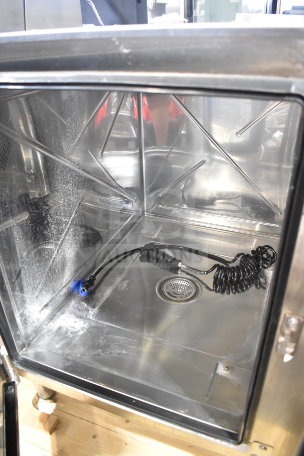 BRAND NEW 2023 Blodgett Invoq: Hybrid 6-1/1 GN Combi Convection Oven interior. 208-240V, 3 Phase, scratch and dent model.