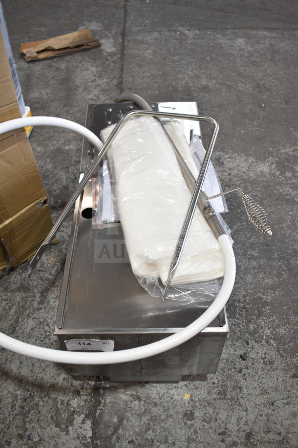 Brand new Frymaster PF50 portable fryer oil filter, 2025 model, 120V, 1 phase, scratch and dent condition, includes attachments.