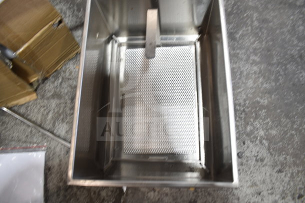 Brand new Frymaster PF50 portable fryer oil filter, 120V, 1 phase. Scratch and dent model, stainless steel interior.