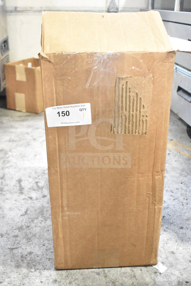 Cardboard box containing a Cambro 214GBD1814BK black insulated delivery GoBag®, 18"x14"x12", with scratch and dent condition.