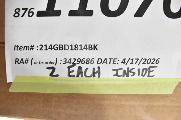 BRAND NEW SCRATCH AND DENT! Cambro Insulated Black Jumbo Delivery GoBag®, 18"x14"x12". Item#: 214GBD1814BK, 2 each inside.