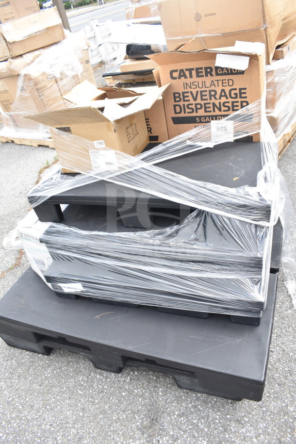 9 new CaterGator insulated beverage dispensers, 5-gallon capacity, in original packaging with minor scratches and dents.