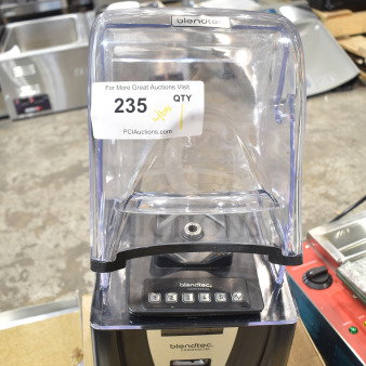 BRAND NEW SCRATCH AND DENT! Blendtec ICB5/ABC5 Commercial Countertop Connoisseur 825 3.8 hp Blender with Sound Enclosure. 120 Volts, 1 Phase. Tested and Working!