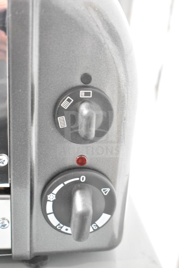 BRAND NEW Cadco CTW-6M(220) 6-slice toaster, 1" slots, 220V, 1-phase, visible control knobs, minor scratches.