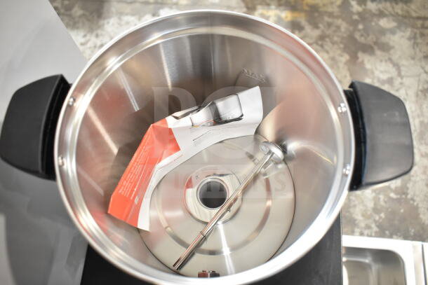 BRAND NEW Avantco 177CU30CETL 30 Cup Stainless Steel Coffee Urn, Double Wall, 120V, with instructions inside.