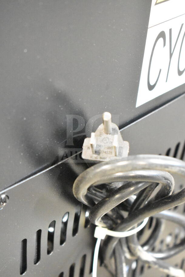 AvaValley 342BRC78SZ beverage cooler power cord and plug detail. 120V, 1 phase. Brand new, scratch and dent condition.