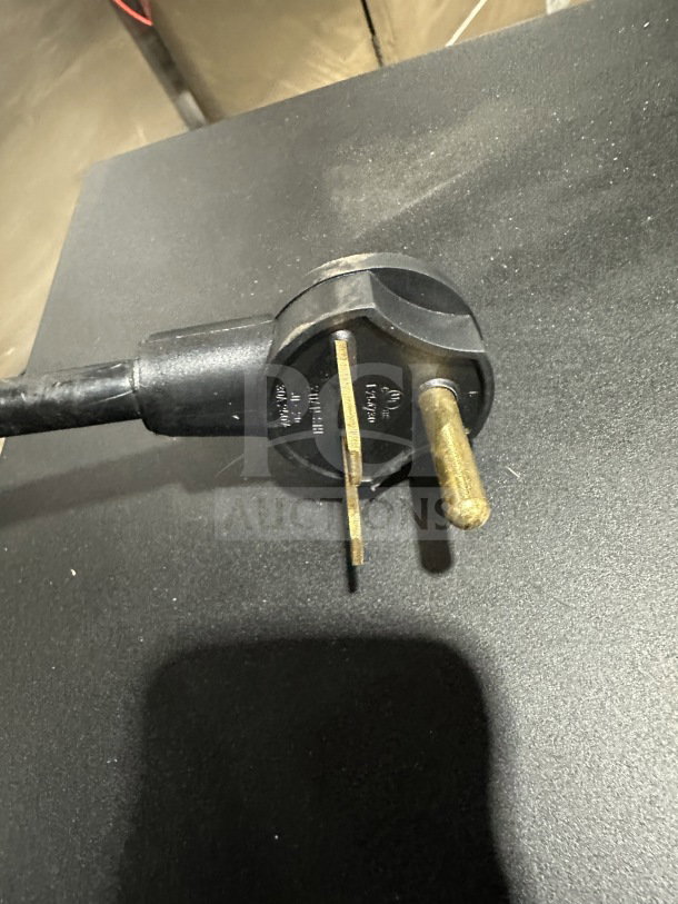 Power plug for MerryChef Eikon E2S rapid cook oven, 208/240V, 1 phase, showing prongs and casing details.
