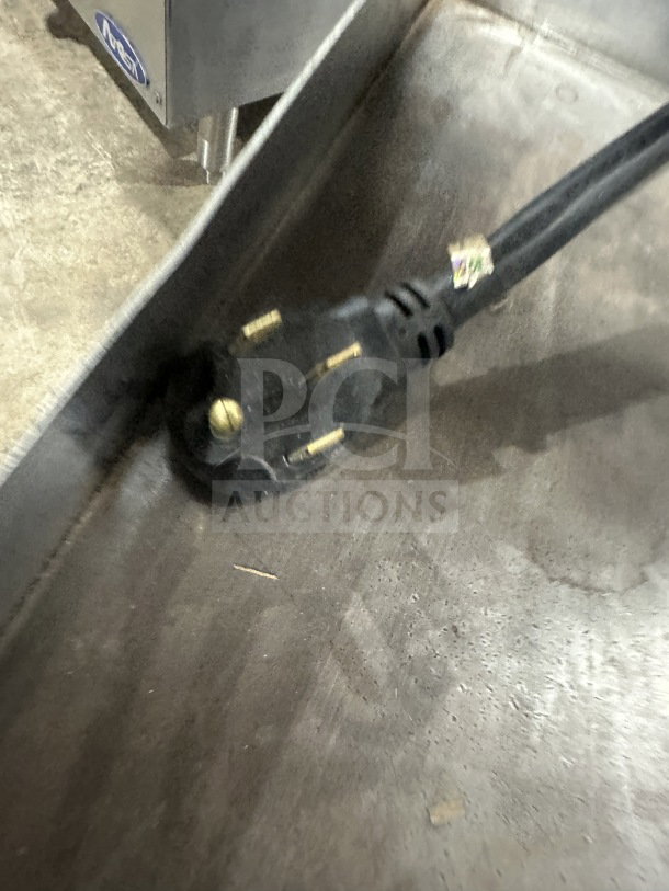 Standard Range SR-EG36 electric griddle plug detail. Stainless steel, countertop, with thermostatic controls, and splash guards.