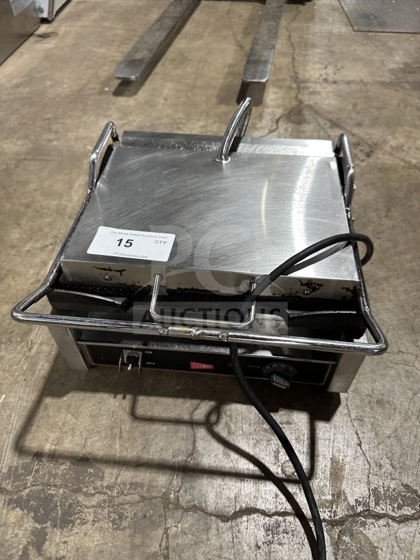 Cecilware SG-1LG-120 Panini Press Grill, stainless steel, grooved grates, thermostatic control, side handles, 120V.