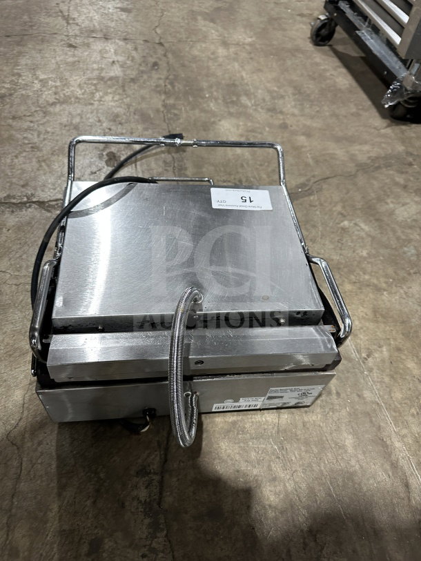 Cecilware SG-1LG-120 Panini Press, stainless steel, grooved grates, thermostatic control, side handles, good condition.
