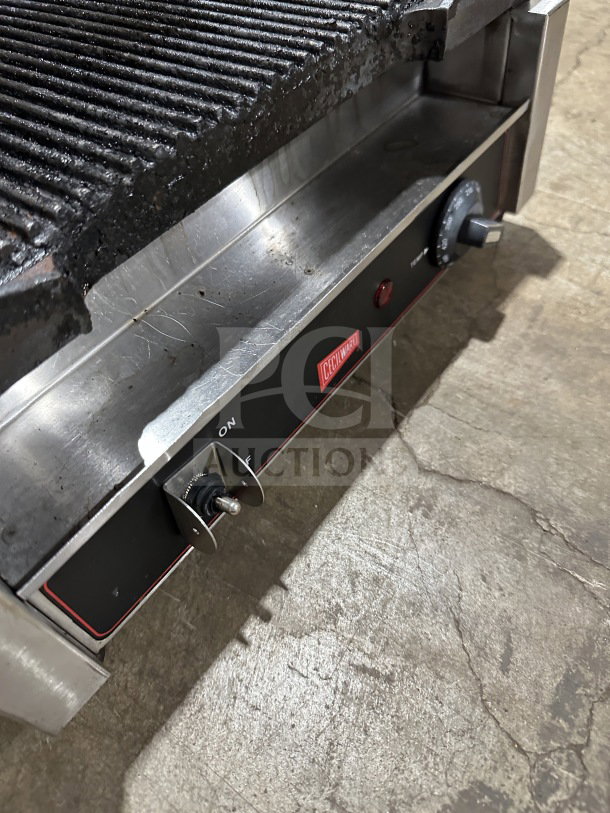Cecilware SG-1LG-120 stainless steel panini grill with grooved grates, side handles, and thermostatic control. 120V.