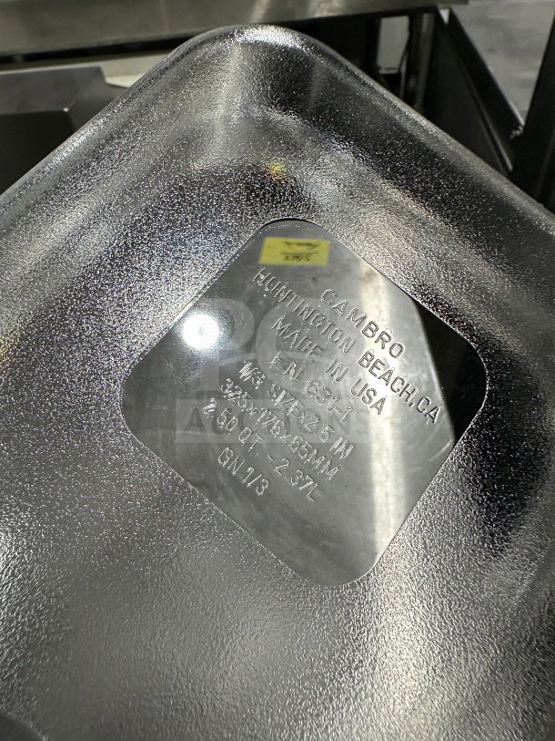 Cambro Camwear 32CW 1/3 Size 2.5" Deep Clear Polycarbonate Food Pan; label shows dimensions and capacity.