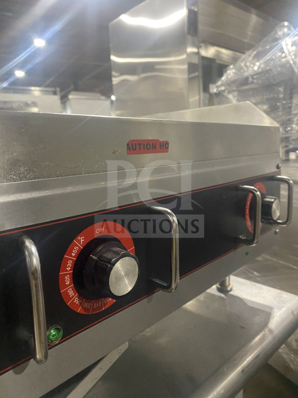 Cecilware commercial stainless steel charbroiler grill, countertop model, adjustable temperature knobs, green indicator light, good condition.