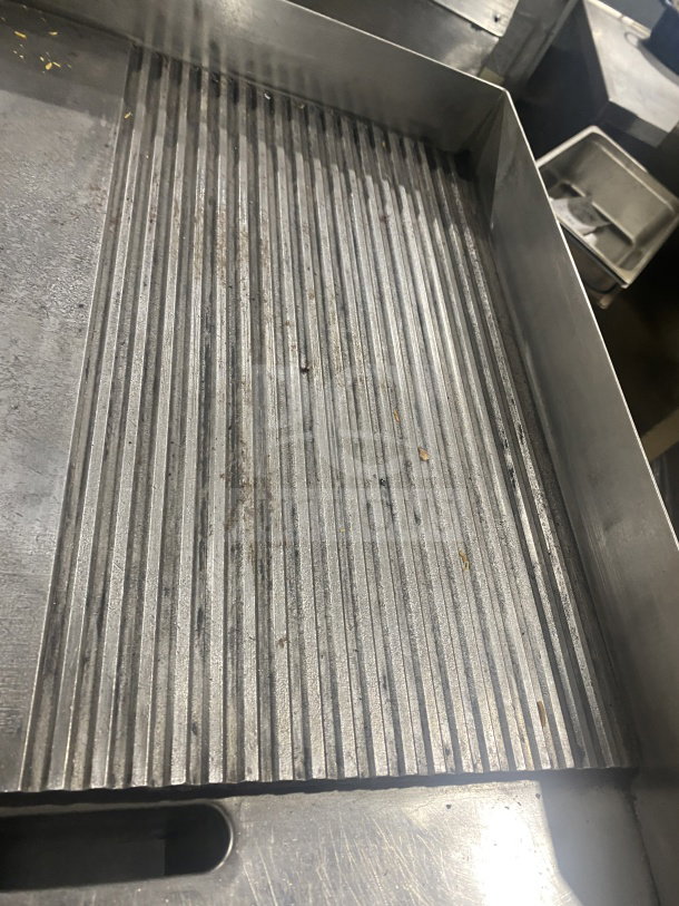 Cecilware stainless steel commercial countertop charbroiler grill, grooved surface, used condition.