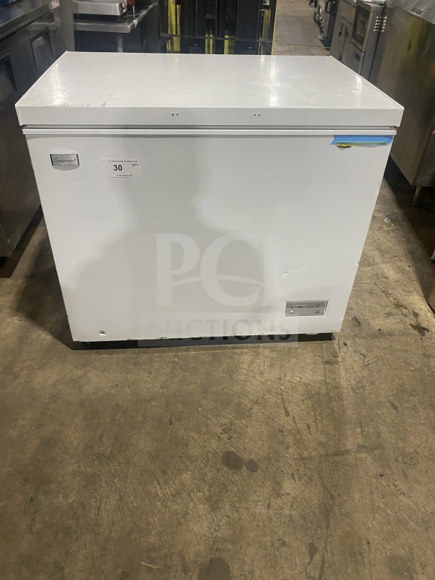 2019 Continental CE-FR091 white electric chest freezer, solid lid, 115V, model CEFR091, SN: 0519000038, excellent condition.