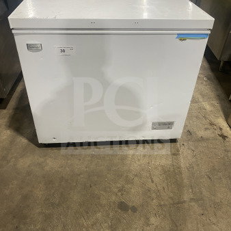 2019 Continental CE-FR091 white electric chest freezer, solid lid, 115V, model CEFR091, SN: 0519000038, excellent condition.