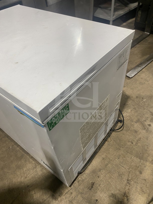 2019 Continental CE-FR091 chest freezer with solid lid, white finish, electric powered, 115V. SN: 0519000038, minor wear.