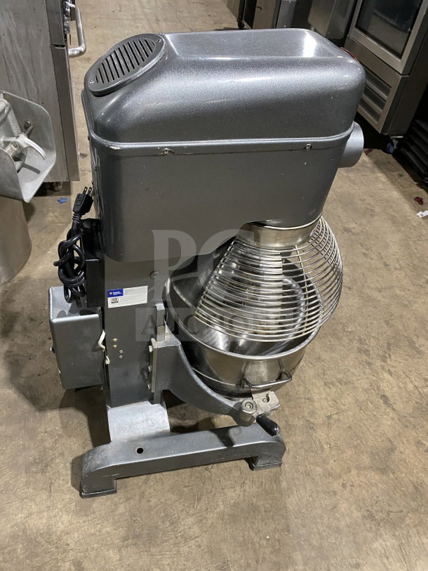 Avantco 30 QT stainless steel planetary stand mixer, model 177MX30H, electric 120V, in used condition, with visible wear.