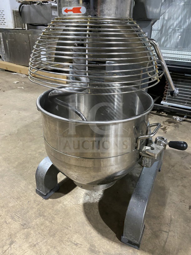 Avantco 30 QT stainless steel planetary mixer, model 177MX30H. Electric 120V. Visible safety guard and secure base.