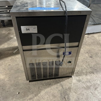 Manitowoc stainless steel undercounter ice machine, model UNP0200A161. Features air-cooled design. Serial: M10673352021.