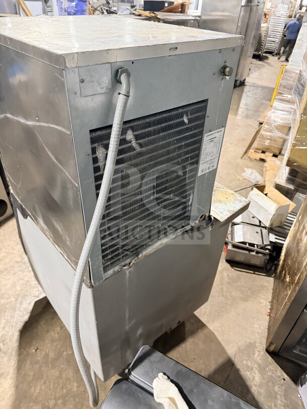 Hoshizaki stainless steel flake ice machine, model F-1001MAH, with insulated storage bin. Air-cooled, 208-230V, 1 phase.
