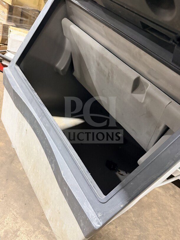 Hoshizaki Commercial 22" Stainless Steel Modular Flake Ice Machine, model F-1001MAH with insulated storage bin, 208-230V, 1 Phase.
