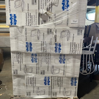 Brand new Singer 3-compartment bagasse takeout boxes, 8.5", case of 200. PFAS-free. SN: 10322861, packaging intact.