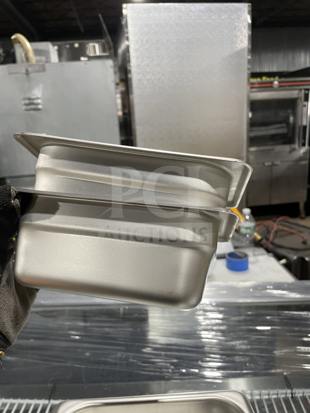 NEW Thunder Group STPA3192 stainless steel 1/9 size steam table pan, 2-1/2" deep, anti-jamming corners, pristine condition.