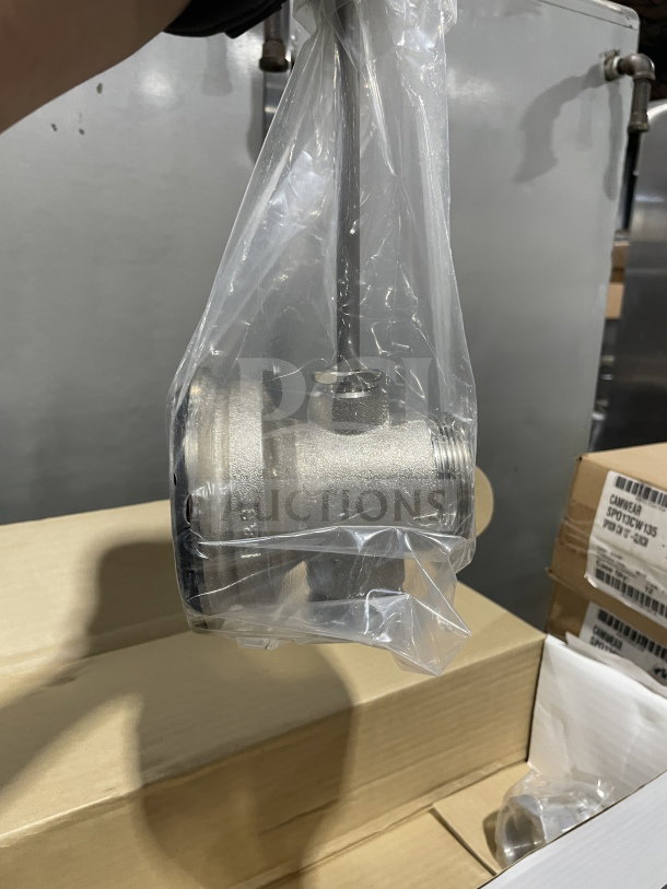 Brand new T&S B3972 3.5" commercial sink opening lever waste valve in packaging. Model B-3972, SN: 7126259306.