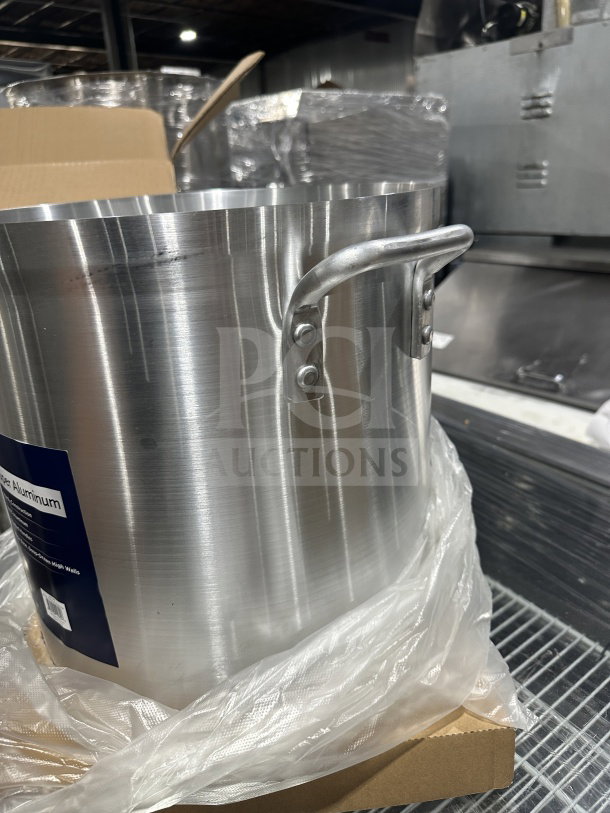 BRAND NEW Winco AXS-40 40 Qt. Aluminum Stock Pot with handles. Silver, durable, commercial-grade, still packaged.