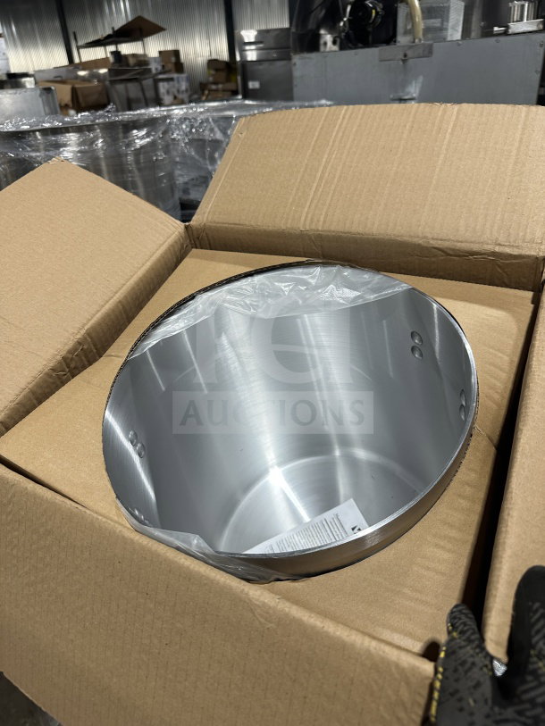 Brand new Winco AXS-40 aluminum stock pot, 40 qt. capacity, with handles, in original packaging. Model: AXS40.