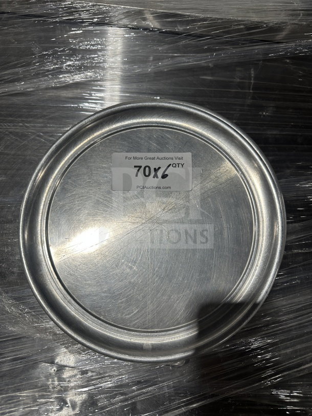 New commercial aluminum wide-rim pizza pans, scratch-resistant, stack of 70. Label shows quantity 70x.