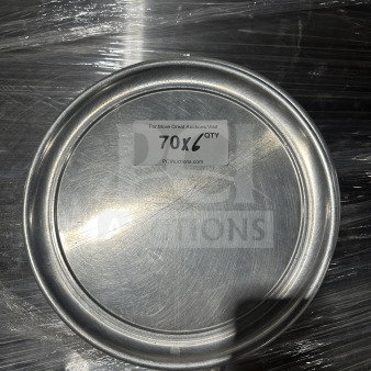 New commercial aluminum wide-rim pizza pans, scratch-resistant, stack of 70. Label shows quantity 70x.