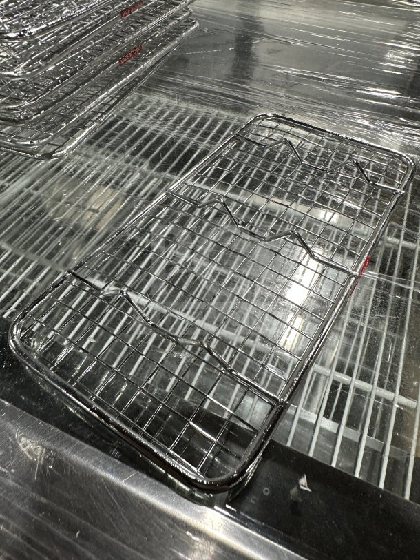 New Winco commercial chrome-plated pan grate, model PGW-510, 5x10.5 inches, in excellent condition.