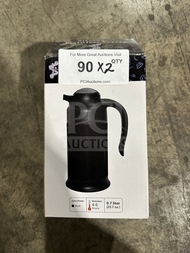 Brand new Service Ideas SteelVac 0.7L commercial beverage server. Black finish, 4-6 hour heat retention, durable design.