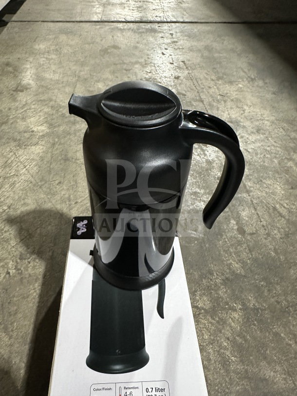 Service Ideas SteelVac Series dairy and beverage server, brand new, black finish, 0.7 liter capacity on box.