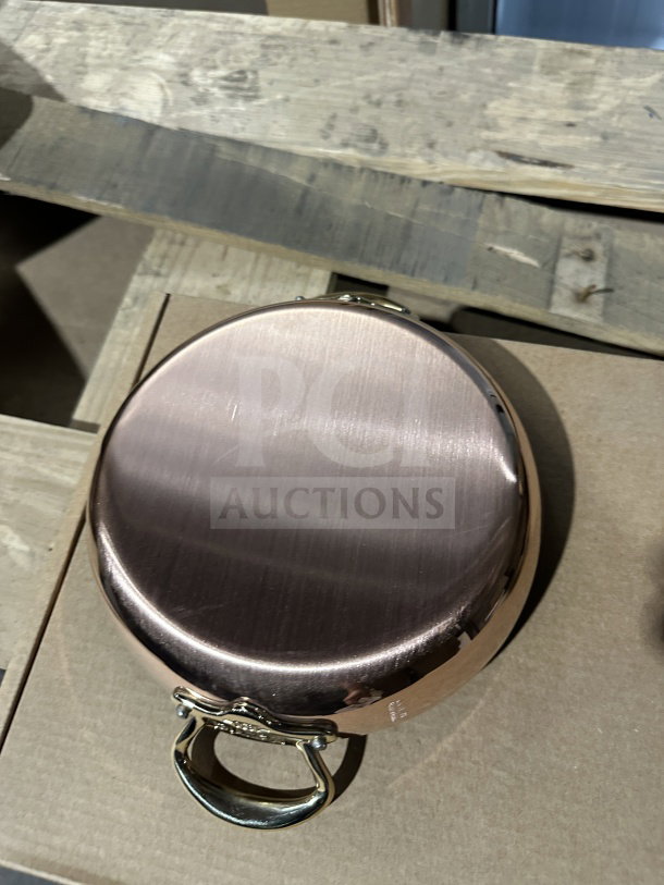 BRAND NEW C'EST MA MAUVEL bronze round pan with two handles, commercial-grade, reflective finish, pristine condition.