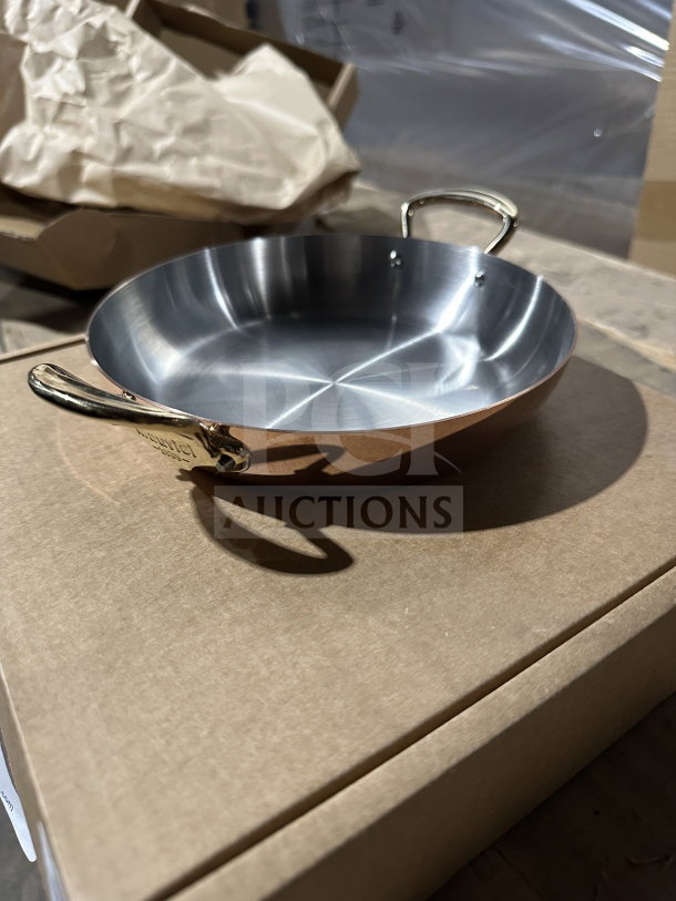 BRAND NEW C'EST MA MAUVEL Commercial Bronze Round Pan with 2 handles, pristine condition, ideal for professional cooking.