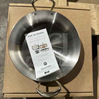 Brand new C'EST MA MAUVEL commercial bronze round pan with two handles. Includes product leaflet.